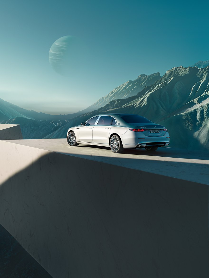 Luxus-Sportwagen in architektonischer Kulisse
