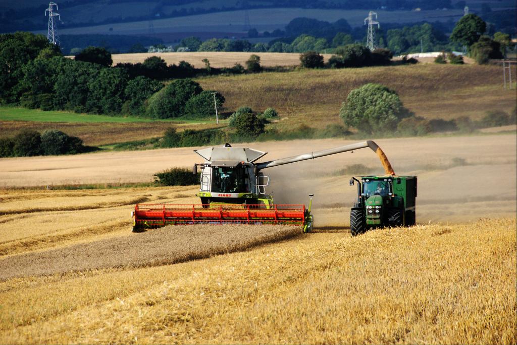 Landwirtschaft Claas Lexion und Trecker Ernte